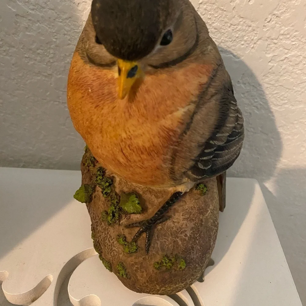 American Robin Lifelike Resin Hand Painted 7” Decor  Whimsical Bird Statue
